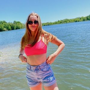 Meet your Posher, Julia